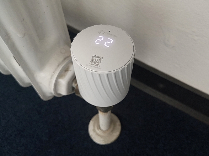 Beispiel eines fertig montierten MClimate VICKI Heizkörperthermostats